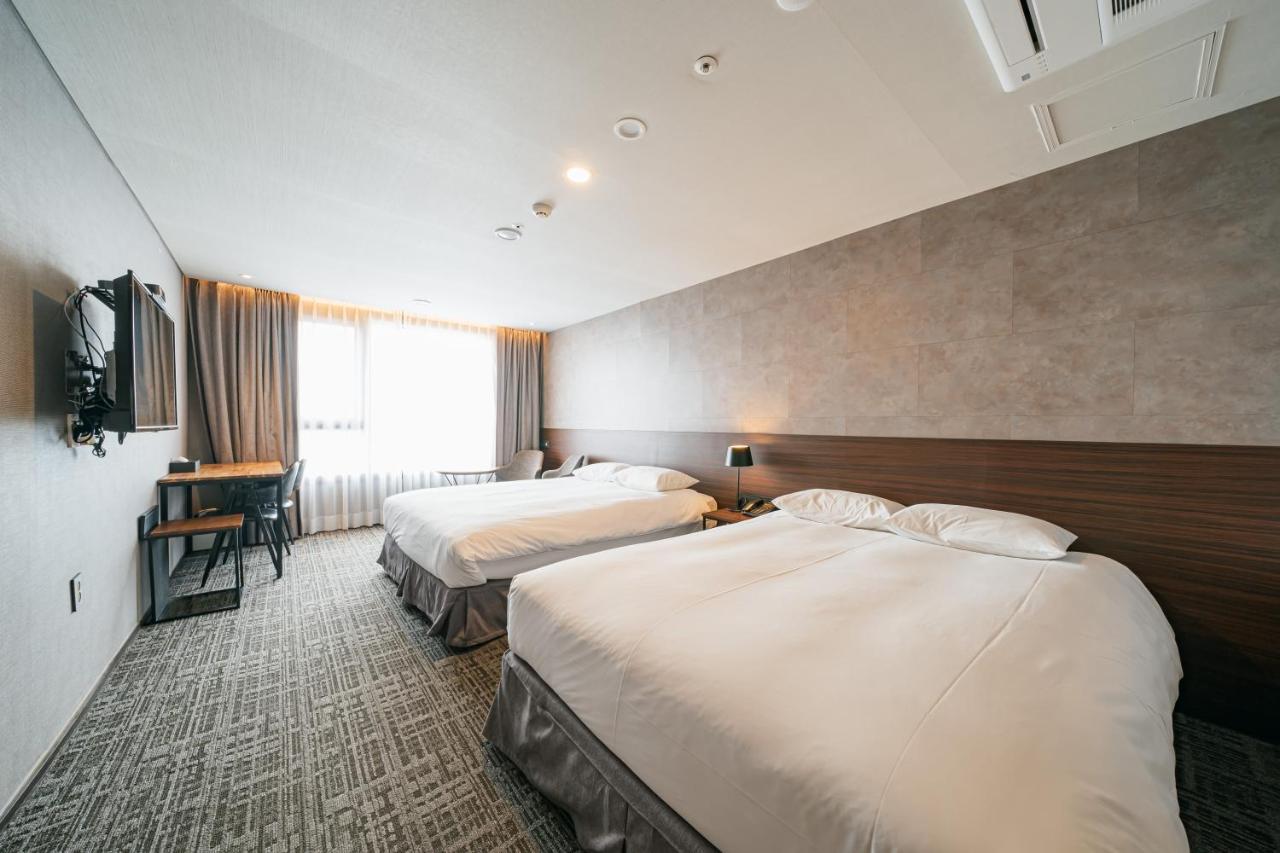 Hotel With City Čedžu Exteriér fotografie